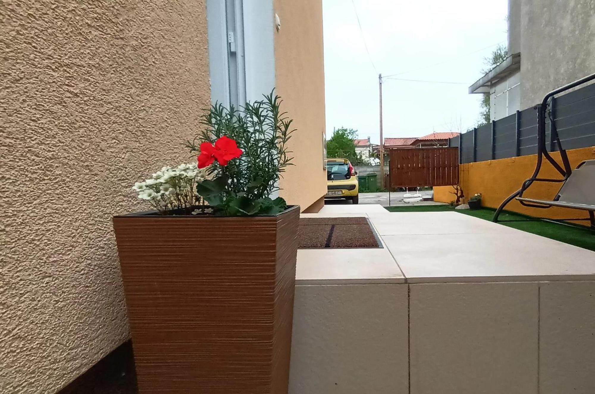 Apartman Sandra -Private Parking And Garden Zadar Exterior photo
